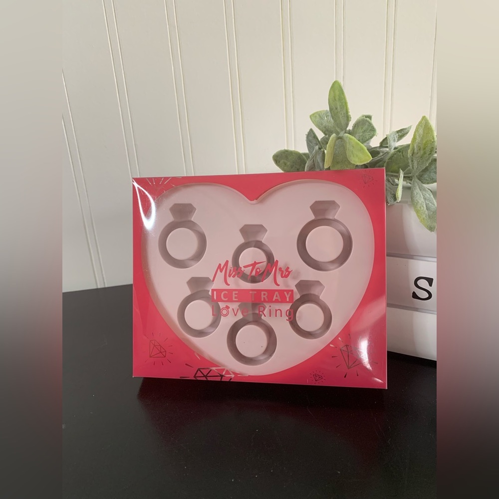 Diamond ring ice tray